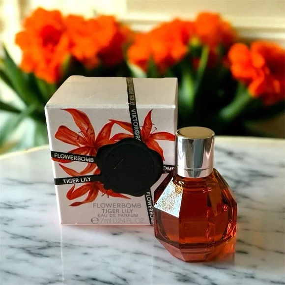 NIB-FlowerBomb Tiger Lily by Viktor&Rolf E.D.P 7ML/.24FL OZ MINI (FREE FRESHIE) - Picture 2 of 5
